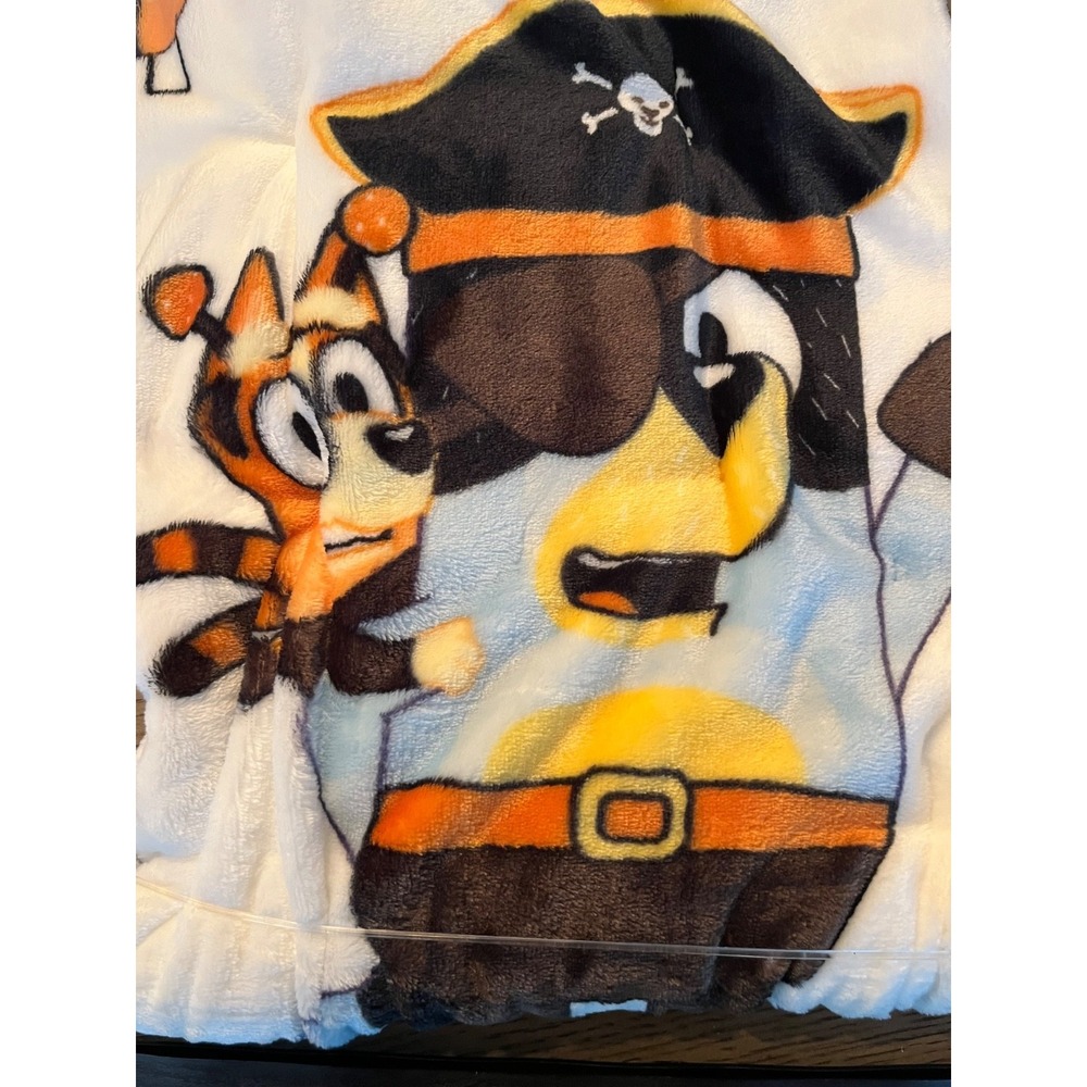 New Bluey Halloween Plush Throw Blanket 50x70 Pirate Spider Mummy - Picture 7 of 8